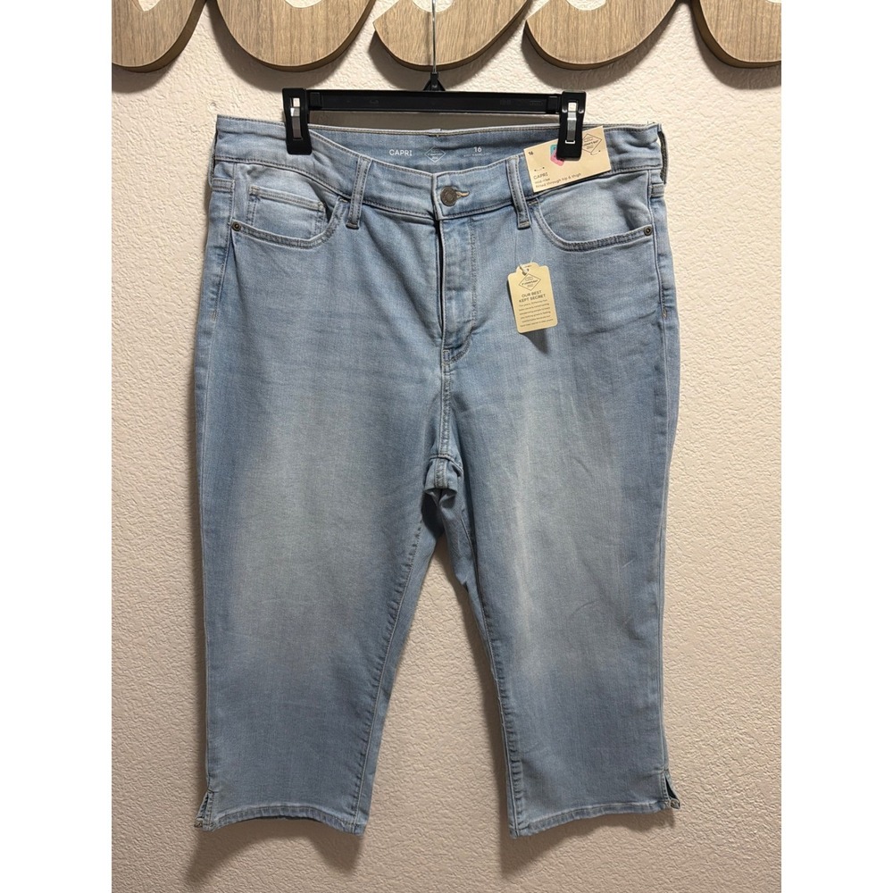Capri Jeans Light Blue Size 16
